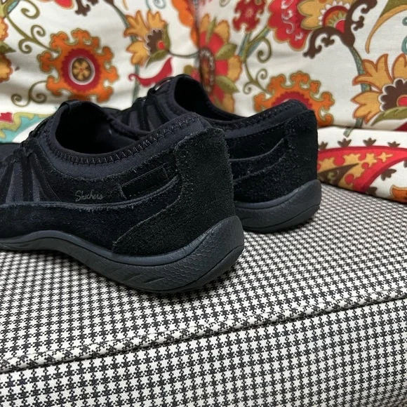Sketchers slip on - suede like finish - Picture 3 of 5